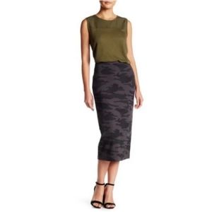 Sanctuary Camo Pencil Skirt NWT XS